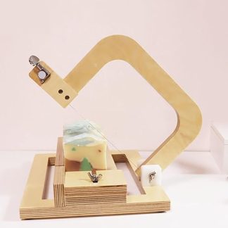 Seifenschneider aus Holz, Seifenschneidewerkzeug mit Einstellbarer Dicke und verstellbarem Manganstahldraht, vielseitige Seifenschneidemaschine für die Herstellung von DIY-Seife