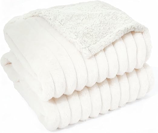 Wdmiya Waterproof Dog Blanket, 65 x 88 cm Dog Blanket for Medium and Small Dogs, Pet Blanket, Fluffy and Soft, Protective Blanket Dog Sofa, Machine Washable, Cat Blanket for On the Go, Cream