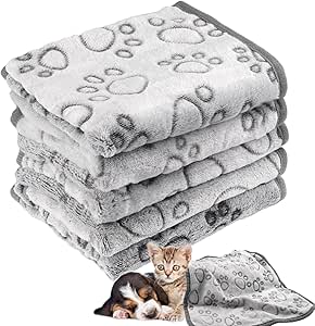 Vylro Pack of 5 Puppy Blankets, 60 cm x 40 cm, Washable Cat Blanket, Dog Blankets, Grey Puppy Blanket, Washable, Flannel Material Dog Blanket, Small Dogs for Sofas, Cars, Beds and Love Paw (Small, Paw