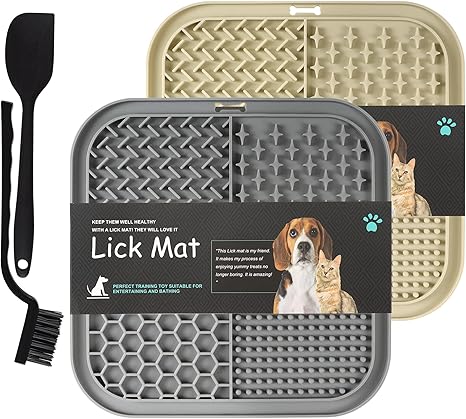 BASVII Lick Mat Cat 20 x 20 cm, Pack of 2 Silicone Lick Mat Dog with Suction Cups, Strong Suction Power, Slow Eat Cats and Dogs, Lick Mat Cat with Spatula and Brush, Easy to Clean